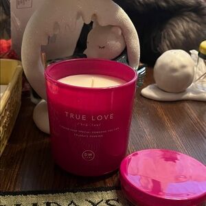 DW Home True Love Fuchsia Candle brand new
